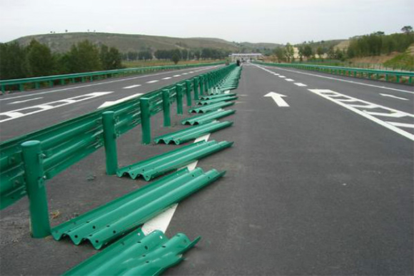 酒泉波形护栏的维护与管理确保道路安全的关键步骤